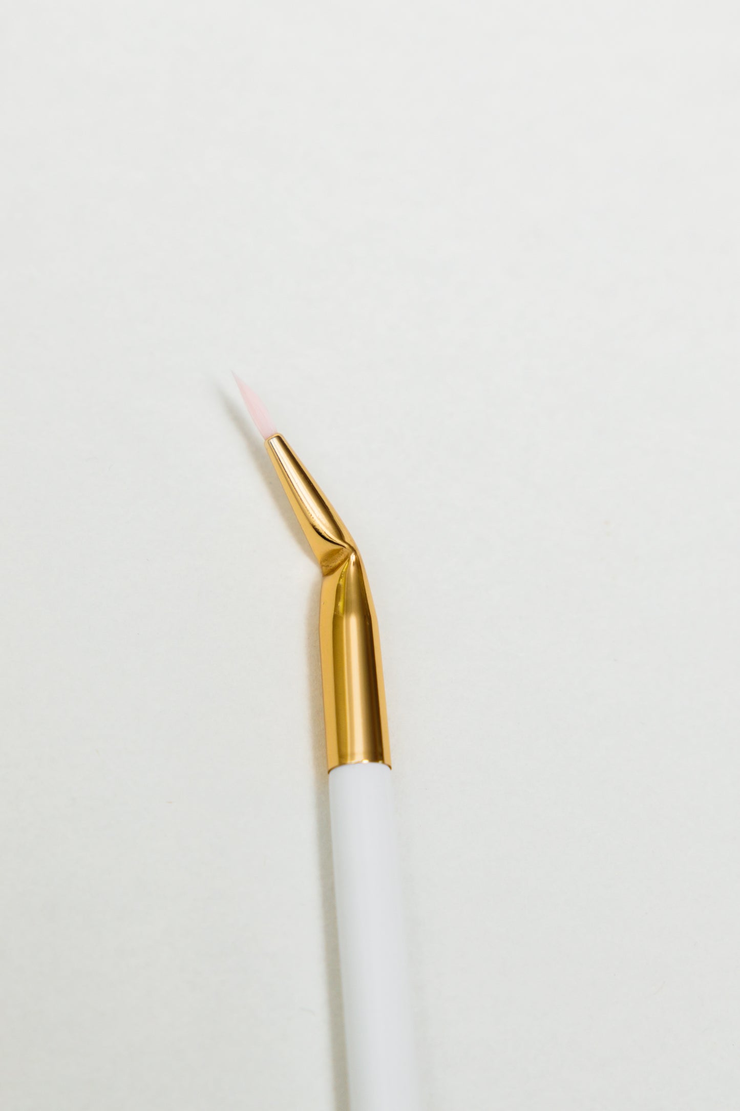 E16 Bend Eyeliner Brush