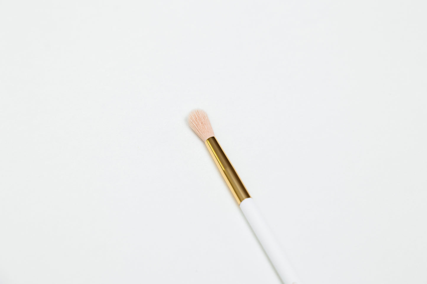 E4 Soft Crease Brush