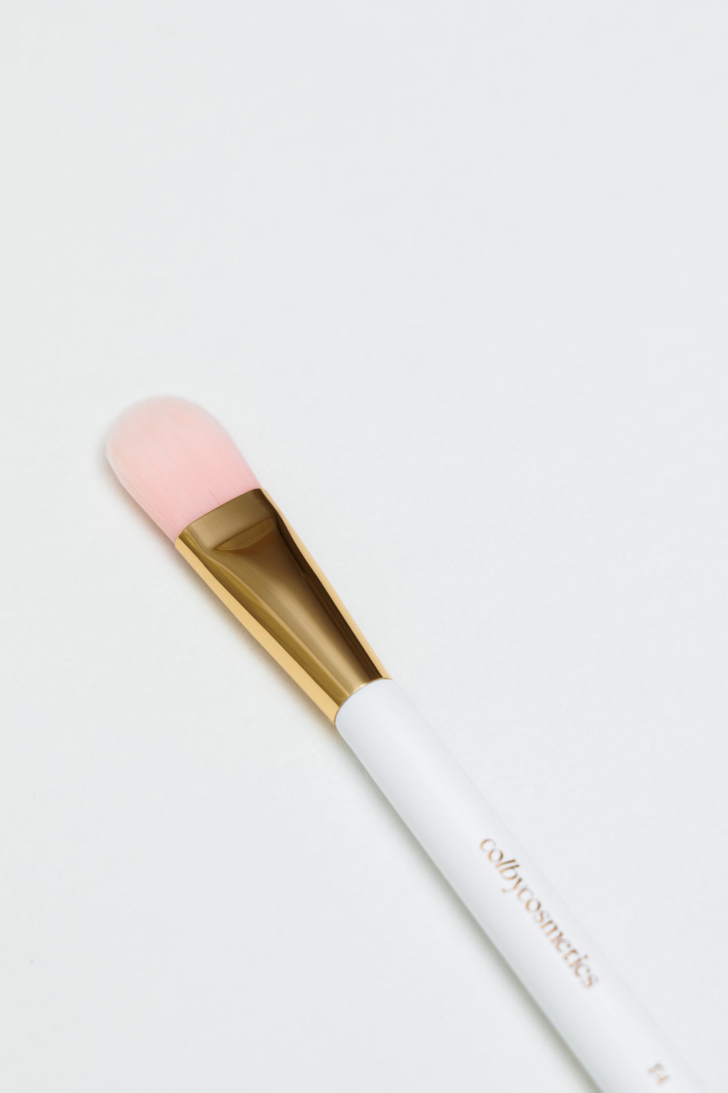 F4 Flat Foundation Brush